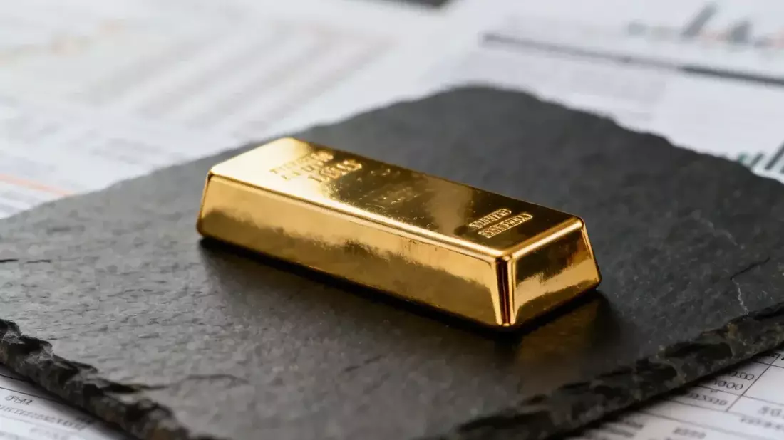 Gold Hits $4,401 on Weak Jobs Data, Fed Cut Bets Rise