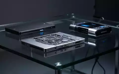 Modernes technisches Design und hochwertige Hardware-Komponenten auf einem minimalistischen Schreibtisch. - Foto: über boerse-global.de