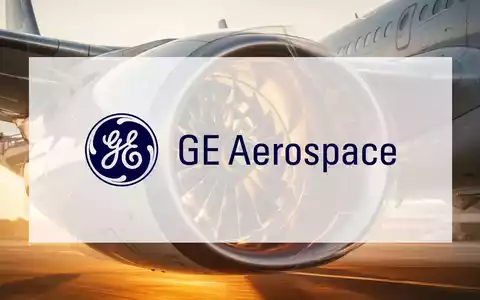 Nahaufnahme einer modernen Flugzeugturbine in warmem Licht, die technologischen Fortschritt und Luftfahrt symbolisiert. - Foto: über boerse-global.de