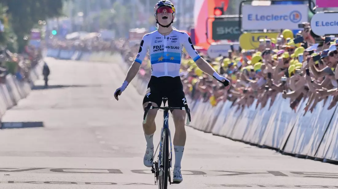 Demi Vollering hat zum zweiten Mal die Tour de France der Frauen gewonnen. - Bild: Philippe Magoni/AP/dpa