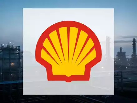 Industrielle LNG-Anlage bei Dämmerung als Symbol für die Volatilität des Energiemarktes - Foto: über boerse-global.de