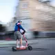 Private E-Scooter erfreuen sich wachsender Beliebtheit in Deutschland. (Archivbild) - Bild: Christian Charisius/dpa