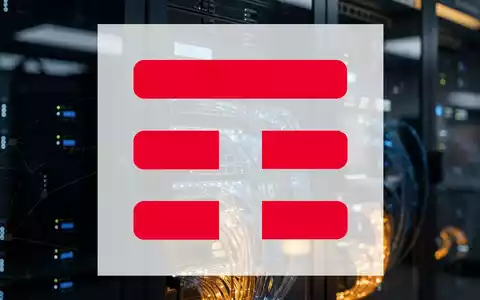 Modernes Glasfasernetzwerk in einem Serverraum mit atmosphärischer Beleuchtung als Symbol für die Telekommunikationsbranche. - Foto: über boerse-global.de