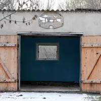 Die Garage bleibt leer: Wer auf falsche Auto-Inserate reinfällt, bekommt kein Fahrzeug - aber auch kein Geld zurück. (Symbolbild)  - Foto: Jan Woitas/dpa-Zentralbild/ZB