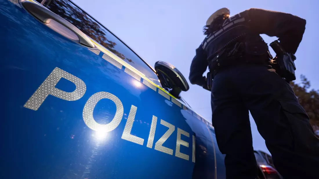 Die Polizei warnt vor der Betrugsmasche. (Symbolbild) - Bild: Marijan Murat/dpa