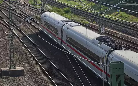 ICE auf Bahnstrecke (Archiv) - Foto: via dts Nachrichtenagentur
