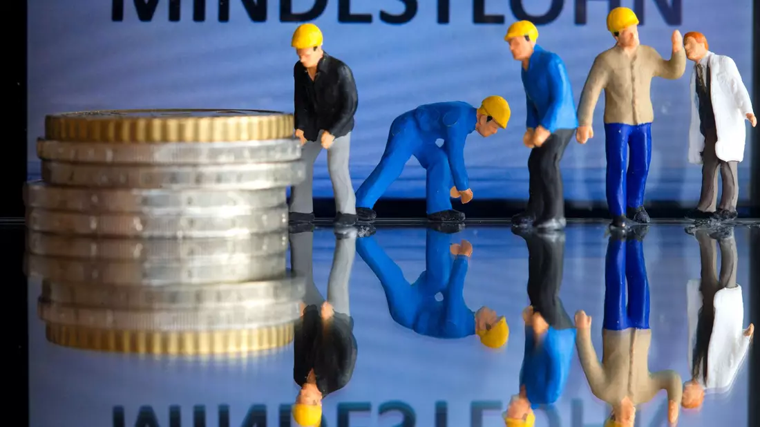 Seit 2015 gilt in Deutschland ein gesetzlicher Mindestlohn - doch bisweilen wird er umgangen. (Symbolbild) - Bild: Jens Büttner/dpa