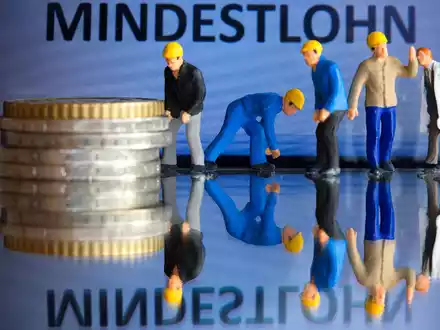 Seit 2015 gilt in Deutschland ein gesetzlicher Mindestlohn - doch bisweilen wird er umgangen. (Symbolbild) - Foto: Jens Büttner/dpa