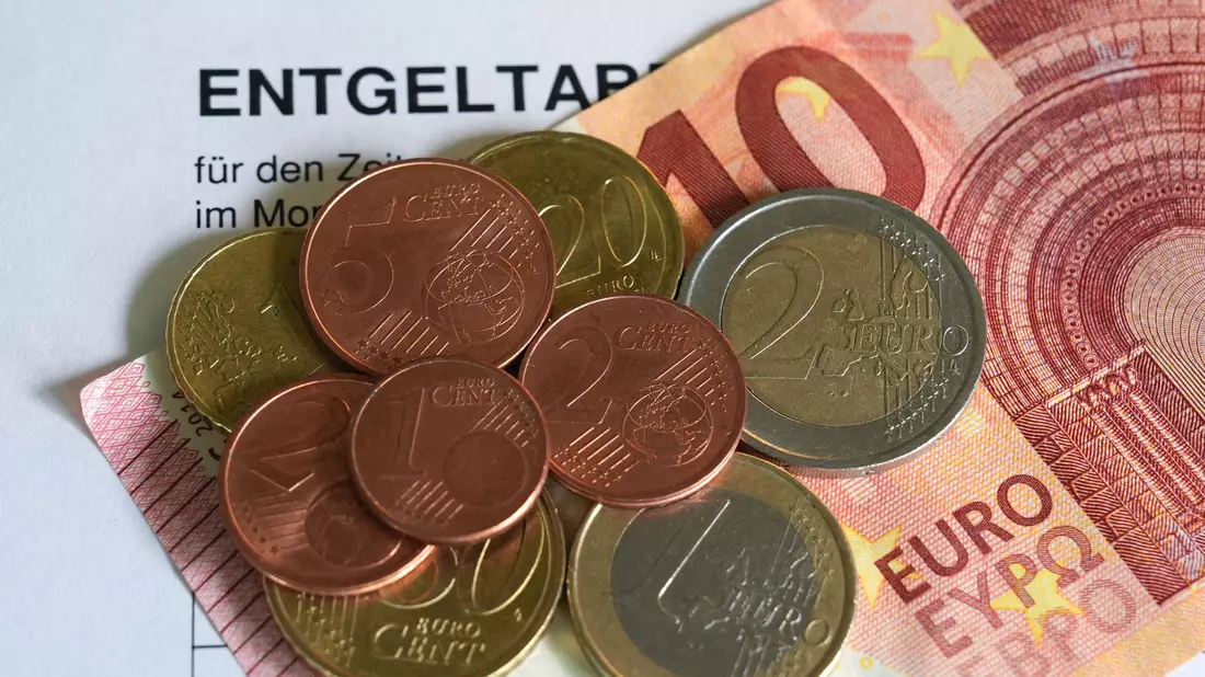 Derzeit liegt der gesetzliche Mindestlohn bei 13,90 Euro. (Symbolbild) - Bild: Marcus Brandt/dpa