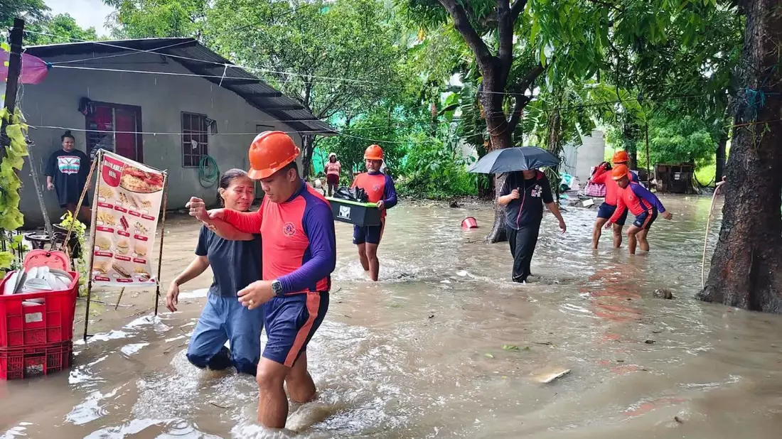 Tausende haben in Notunterkünften Schutz gesucht. - Bild: Uncredited/Philippine Coast Guard/AP/dpa