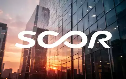 Moderne Glasfassade eines Bürogebäudes bei Sonnenuntergang als Symbol für die Finanz- und Versicherungsbranche. - Foto: über boerse-global.de