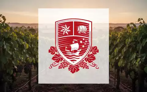 Weingut bei Sonnenuntergang mit weiten Reihen von Weinreben in einer professionellen, atmosphärischen Aufnahme. - Foto: über boerse-global.de