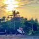 Surfen bei Sonnenaufgang - einer der Vorteile für Menschen, die mobil in Canggu arbeiten. - Bild: Carola Frentzen/dpa