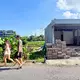 In Canggu wird an allen Ecken und Enden gebaut. - Bild: Carola Frentzen/dpa