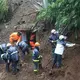 Die Regenmassen lösten auch Erdrutsche aus. - Bild: Harley Palangchao/AP/dpa