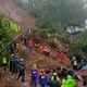 Zahlreiche Rettungskräfte waren wegen der Unwetter im Einsatz. - Bild: Harley Palangchao/AP/dpa