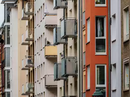 Die Mieten in Deutschland ziehen kräftig an. - Foto: Andreas Arnold/dpa