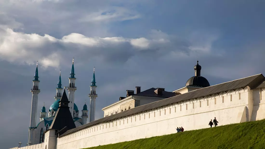 Die russische Teilrepublik Tatarstan meldet nach einem ukrainischen Drohnenangriff viele Tote und Verletzte. (Archivbild) - Bild: picture alliance / Christian Charisius/dpa