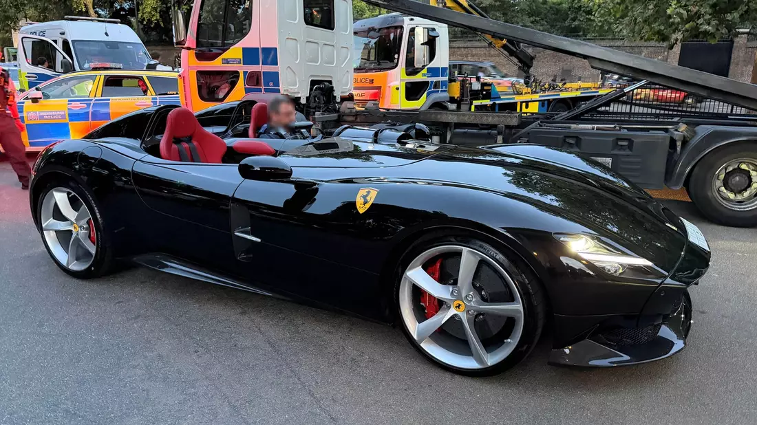 Unter den Fahrzeugen war auch ein seltenes Ferrari-Modell.  - Bild: -/Metropolitan Police/PA Wire/dpa