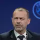 Aleksander Ceferin führt den Aufstand gegen Gianni Infantino an. (Archivbild) - Bild: Darko Vojinovic/AP/dpa