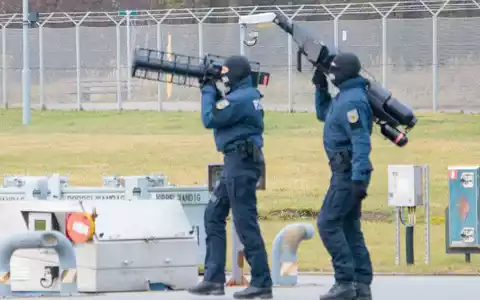 Die Drohnenabwehreinheit der Bundespolizei wurde im Dezember in Dienst gestellt. (Archivfoto) - Foto: Carsten Koall/dpa