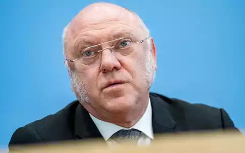 Der Linken-Politiker und Sozialexperte Ulrich Schneider listet in einem Papier mögliche Folgen von geplanten Kürzungen. (Archivbild) - Foto: Fabian Sommer/dpa