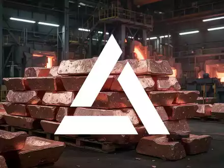 Stapel aus glänzendem Kupfer in einer modernen Industrieanlage als Symbol für wirtschaftlichen Erfolg. - Foto: über boerse-global.de
