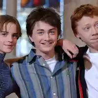 Die Harry-Potter-Filme machten Emma Watson (l-r), Daniel Radcliffe und Rupert Grint zu Stars - so sahen die sie im Jahr 2002 aus. (Archivbild)  - Foto: Andy Butterton/Press Association/dpa