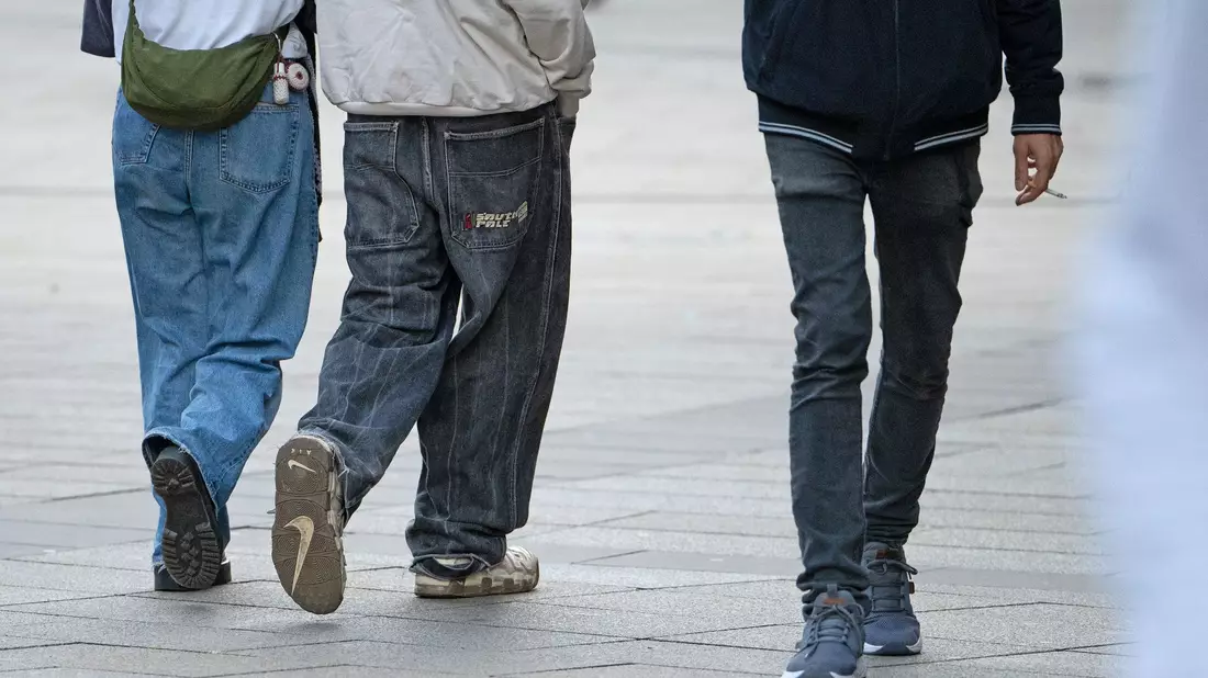 Der Anteil junger Menschen in Deutschland ist weiterhin auf historisch niedrigem Niveau. (Symbolbild) - Bild: Helena Dolderer/dpa