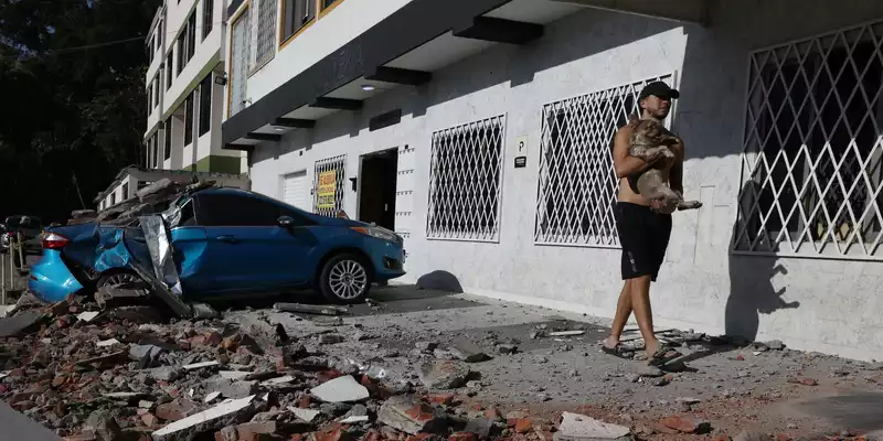 Ein Erdbeben hat in Kolumbien Schäden angerichtet. - Foto: Santiago Saldarriaga/AP/dpa