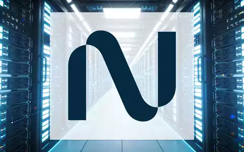 Moderne Rechenzentrumsinfrastruktur mit leuchtenden Server-Racks als Symbol für digitale Energiekapazität. - Foto: über boerse-global.de
