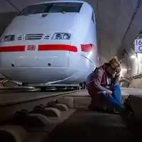 Der Übungseinsatz in dem Eisenbahntunnel fand am Samstag statt.  - Foto: Jacob Schröter/dpa