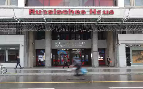 Das Russische Haus in Berlin ist immer wieder Anlass für Debatten. (Archivbild) - Foto: Jörg Carstensen/dpa