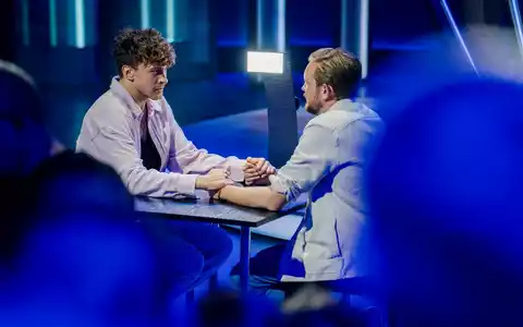 Timon Krause Bastian Bielendorfer Ich durchschaue jeden! - Timon Krauses Mentalisten Show - Foto: Joyn/Joshua Schneider, presseportal.de
