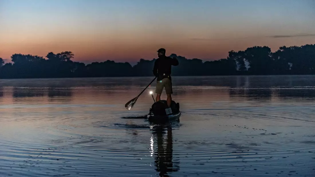 Mit dem Stand-up-Paddleboard über 650 km von Halle bis zur Ostsee / Eine Reise, die Distanzen überwindet - zwischen Menschen, in der Gesellschaft und zur Natur - Bild: presseportal.de