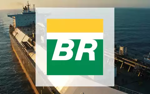 Ein moderner Öltanker auf hoher See bei Sonnenaufgang, symbolisierend maritime Logistik und den globalen Energiesektor. - Foto: über boerse-global.de