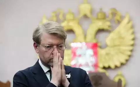 Der Chef der liberalen russischen Oppositionspartei Jabloko, Nikolai Rjabkow, beklagte vor Gericht einen Mangel an Beweisen für den Ausschluss von der Wahl. - Foto: Pavel Bednyakov/AP/dpa