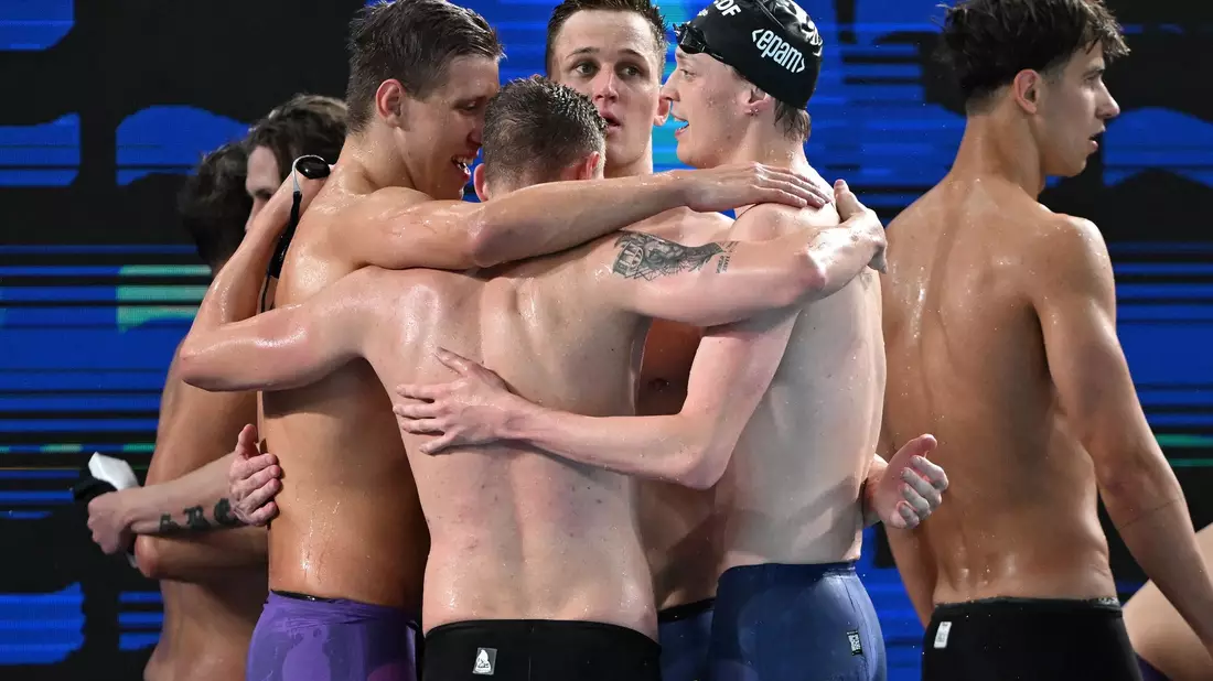  Die deutsche Mannschaft feiert den Gewinn der Bronzemedaille im Finale. - Bild: Emma Da Silva/AP/dpa