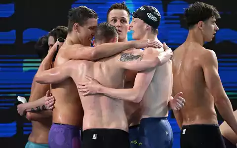  Die deutsche Mannschaft feiert den Gewinn der Bronzemedaille im Finale. - Foto: Emma Da Silva/AP/dpa