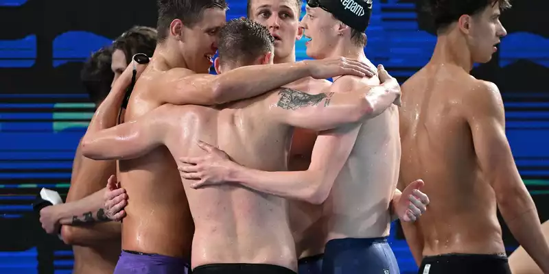  Die deutsche Mannschaft feiert den Gewinn der Bronzemedaille im Finale. - Foto: Emma Da Silva/AP/dpa