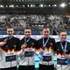 Die deutsche 4x200 Meter Freistil-Staffel präsentiert die Bronzemedaillen. - Bild: Emma Da Silva/AP/dpa
