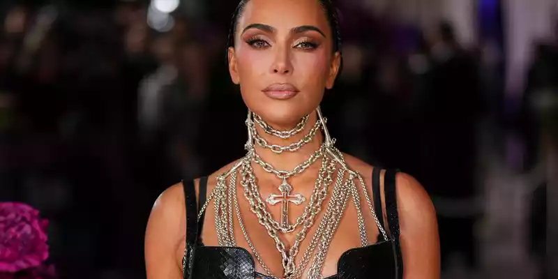 Auf einem Grundstück der Unternehmerin Kim Kardashian wurde ein mutmaßlicher Einbrecher festgenommen. (Archivbild)  - Foto: Scott A Garfitt/Invision/dpa