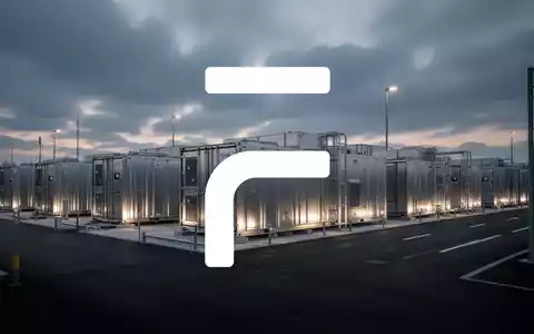 Industrielle Batteriespeicheranlage unter bewölktem Himmel als Symbol für den Energiesektor - Foto: über boerse-global.de