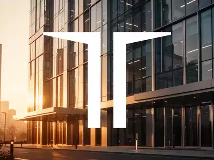 Moderne Gewerbeimmobilie bei goldenem Licht als Symbol für langfristige Mietverträge und Immobilieninvestitionen. - Foto: über boerse-global.de