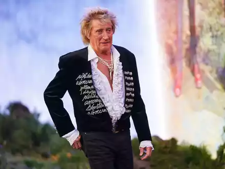 Popstar Rod Stewart muss Konzert absagen.(Archivbild) - Foto: Alberto Pezzali/Invision/dpa