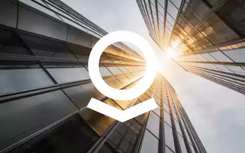 Abstrakte architektonische Struktur bei Sonnenaufgang, die bullische Marktdynamik und starkes Wachstum symbolisiert. - Foto: über boerse-global.de