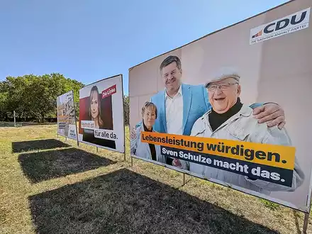 Wahlplakate vor der Landtagswahl in Sachsen-Anhalt (Archiv) - Foto: via dts Nachrichtenagentur
