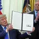 Trump räumte selbst ein, dass er sich auf unbelegte Behauptungen stütze. - Bild: Jacquelyn Martin/AP/dpa