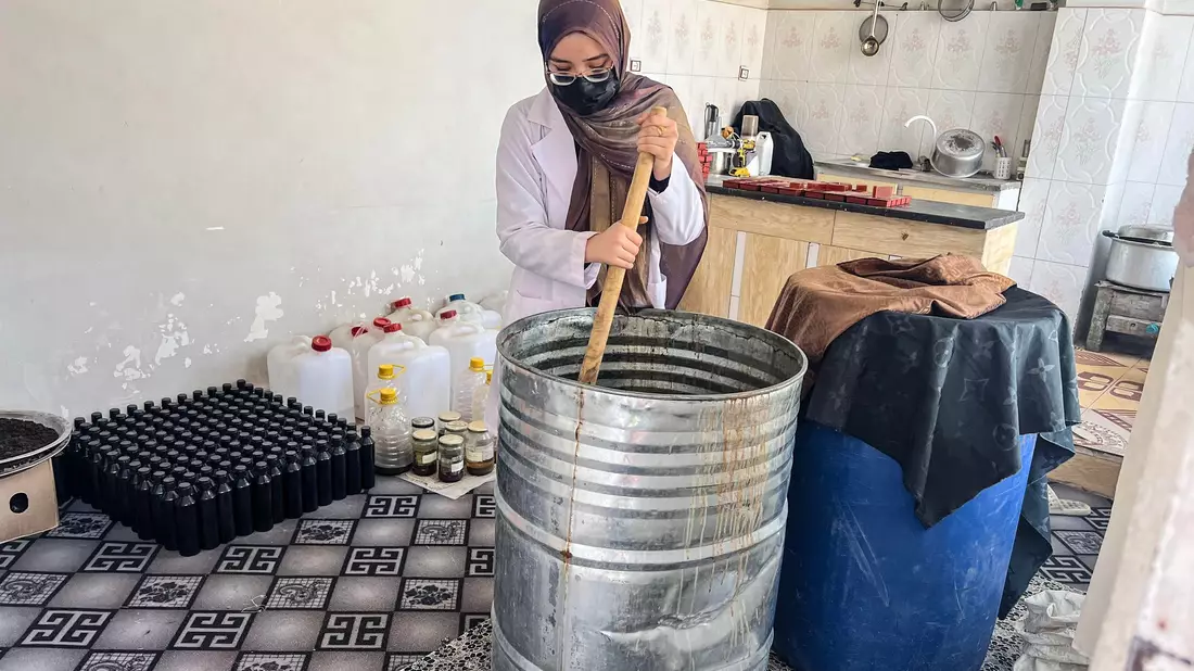 Rukia Resai war ein weiterer Bildungsweg versperrt. Jetzt ist sie Unternehmerin. - Bild: Fardina Akbari/dpa