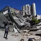 Mindestens 1.500 Gebäude und Wohnhäuser wurden beschädigt. - Bild: Dario Cardona/AP/dpa